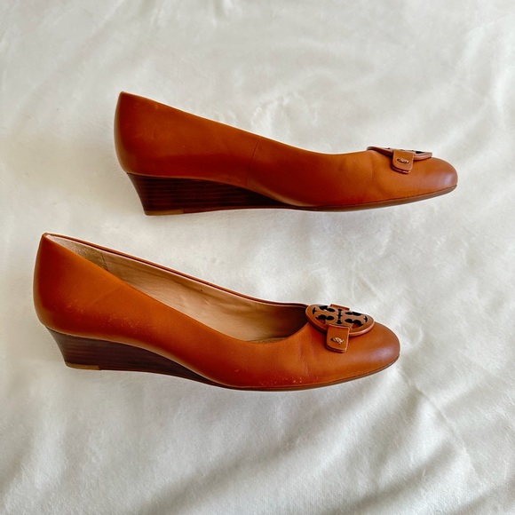 Tory Burch Slight Wedge Heels / Flats - Picture 6 of 16